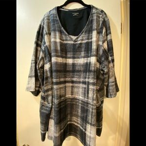 Black and gray plaid top